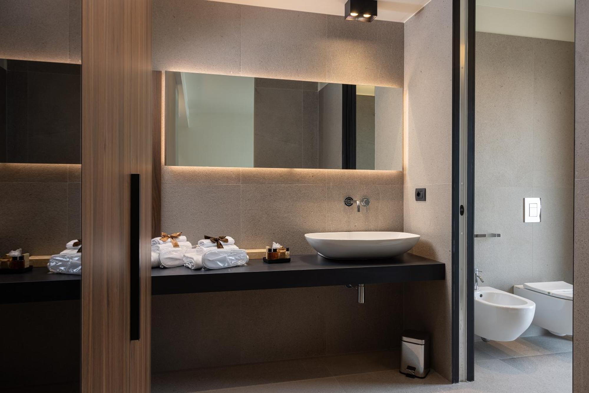 B21 Lifestyle Hotel Бари Екстериор снимка
