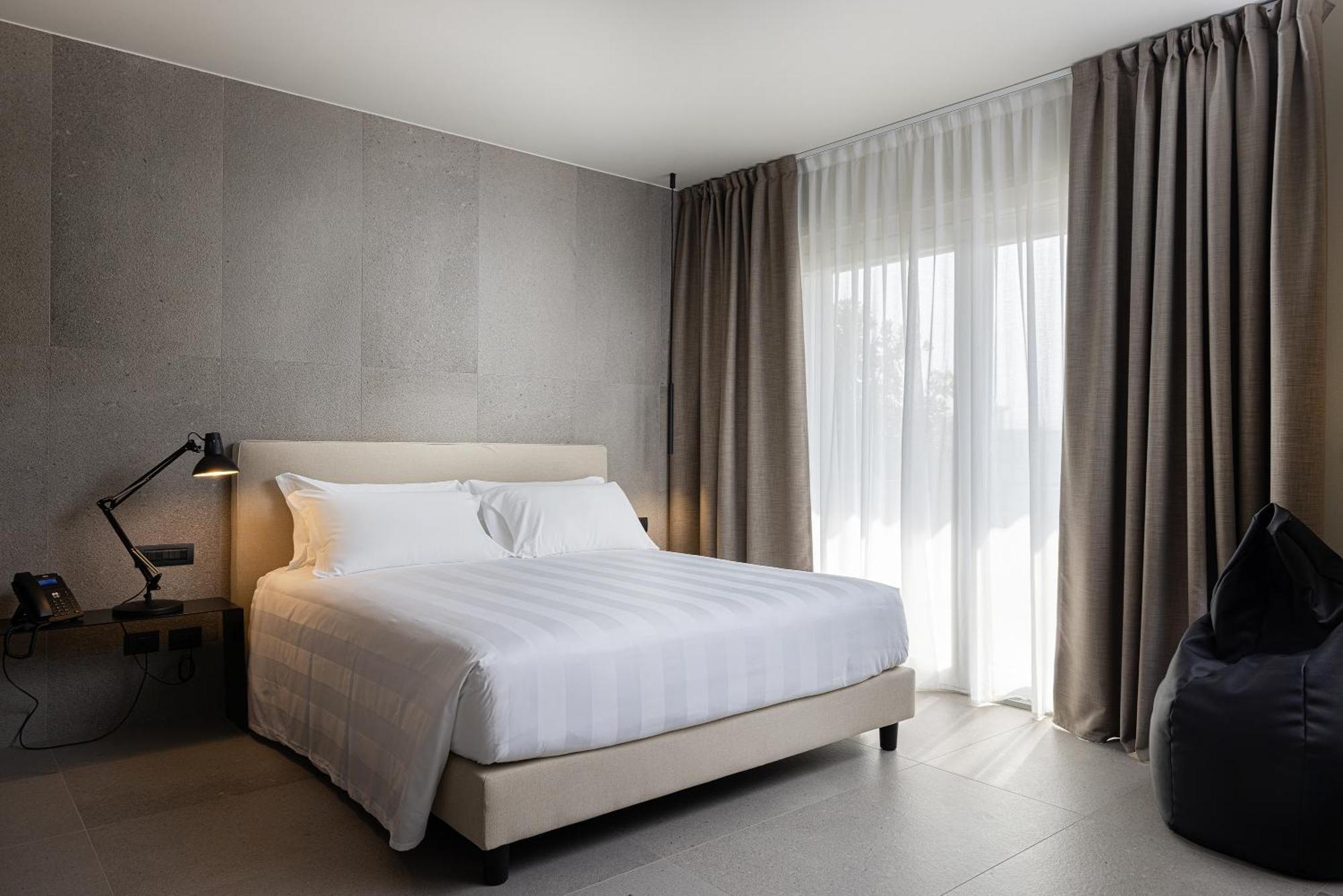 B21 Lifestyle Hotel Бари Екстериор снимка
