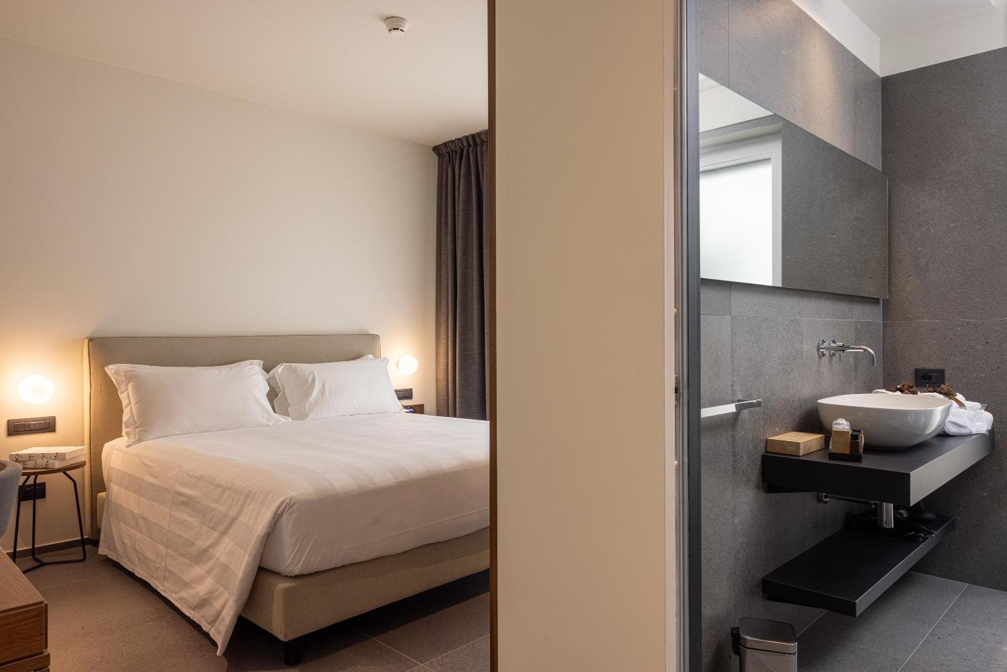B21 Lifestyle Hotel Бари Екстериор снимка