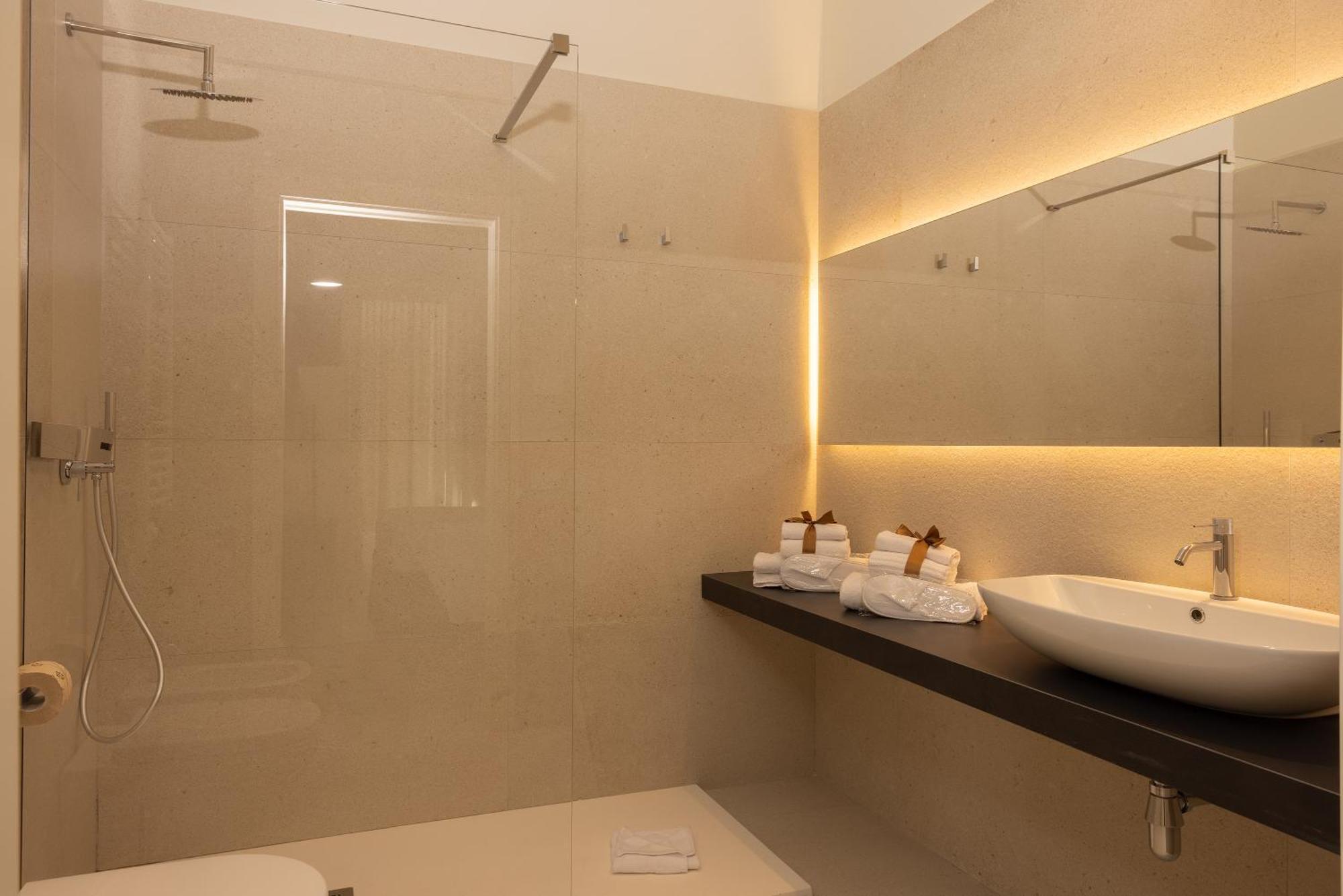 B21 Lifestyle Hotel Бари Екстериор снимка