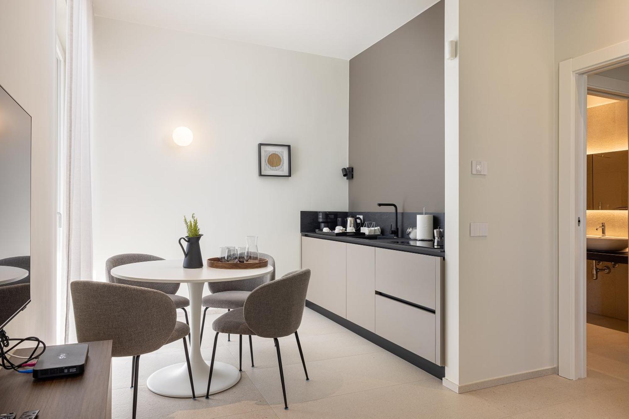 B21 Lifestyle Hotel Бари Екстериор снимка